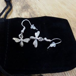 Beautiful new silver bee dangle earrings